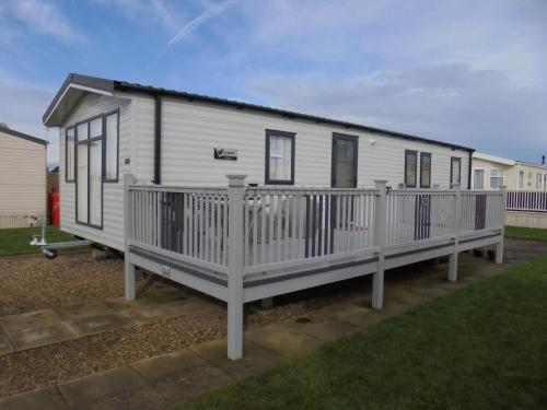 Kings: Malton: 6 Berth Central Heated Enclosed Veranda in Chapel Saint Leonards, United Kingdom