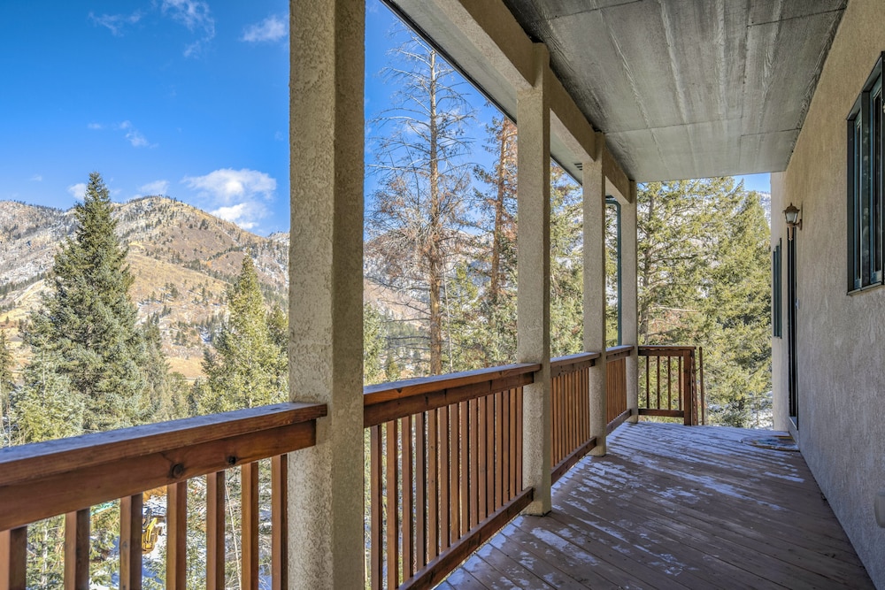 Peekaboo Mountain - carbon neutral hotel in Cascade