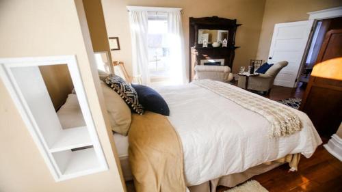 Chessie Room — 4-Star Luxury Hotel in Huntington, United States