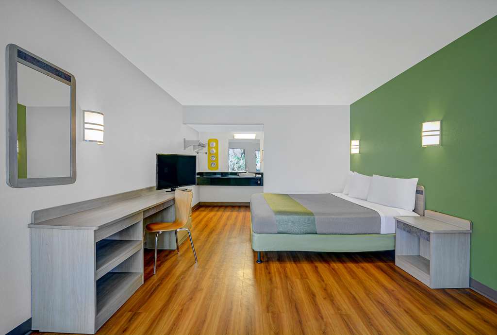 Motel 6 Tallahassee FL Downtown - photo 15