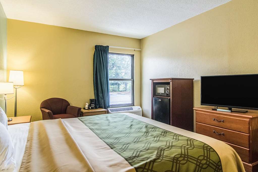 Econo Lodge Darien - photo 14