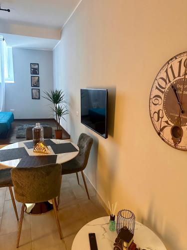Residenza Elegante A 5 fermate dal Duomo — 4-Star Luxury Hotel in Milan, Italy