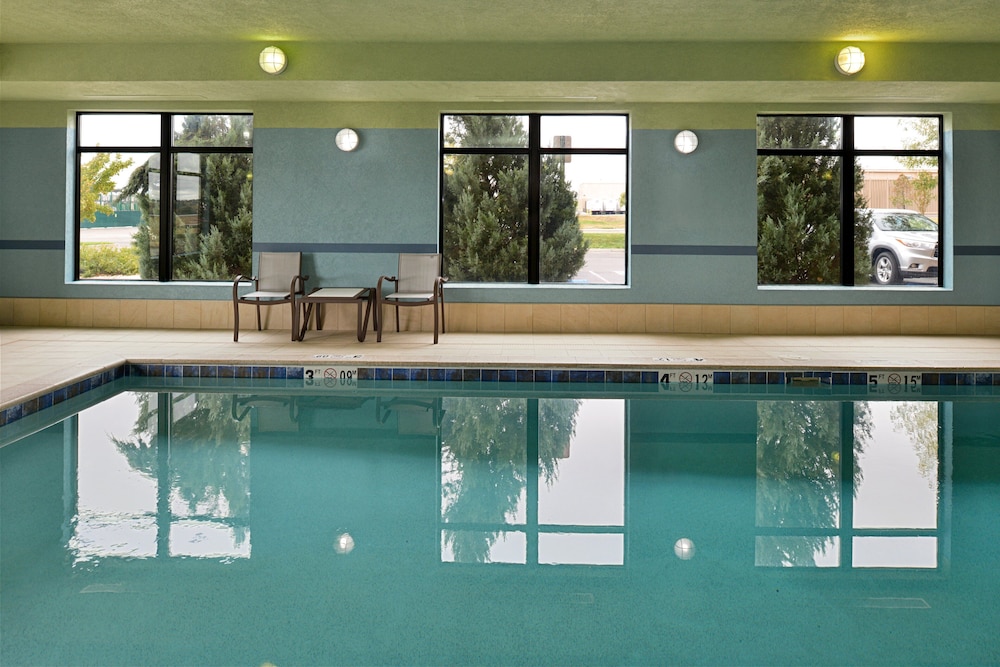 Holiday Inn Express & Suites Pueblo North by IHG - photo 31