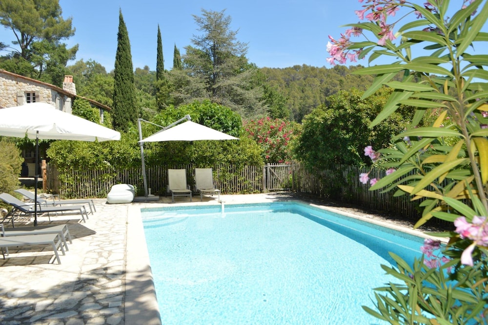 Beautiful Holiday Home With Garden — 4-Star Luxury Hotel in Fayence, France