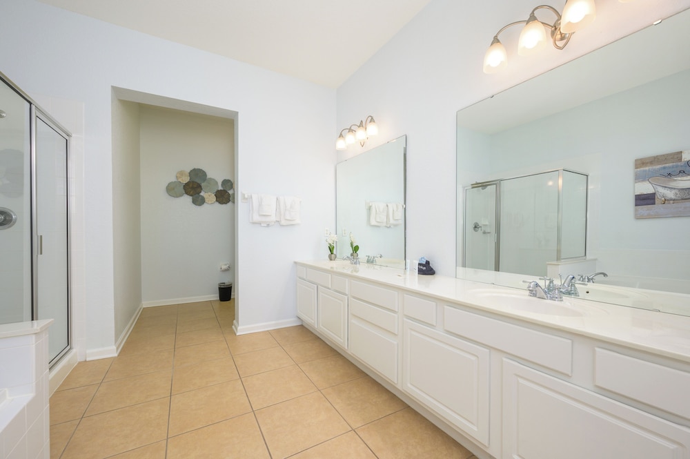 Stunning Vacation Condo Vista Cay Resort 2016 - photo 19