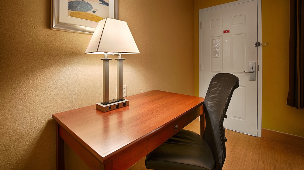 Surestay Plus Hotel by Best Western Susanville - photo 4