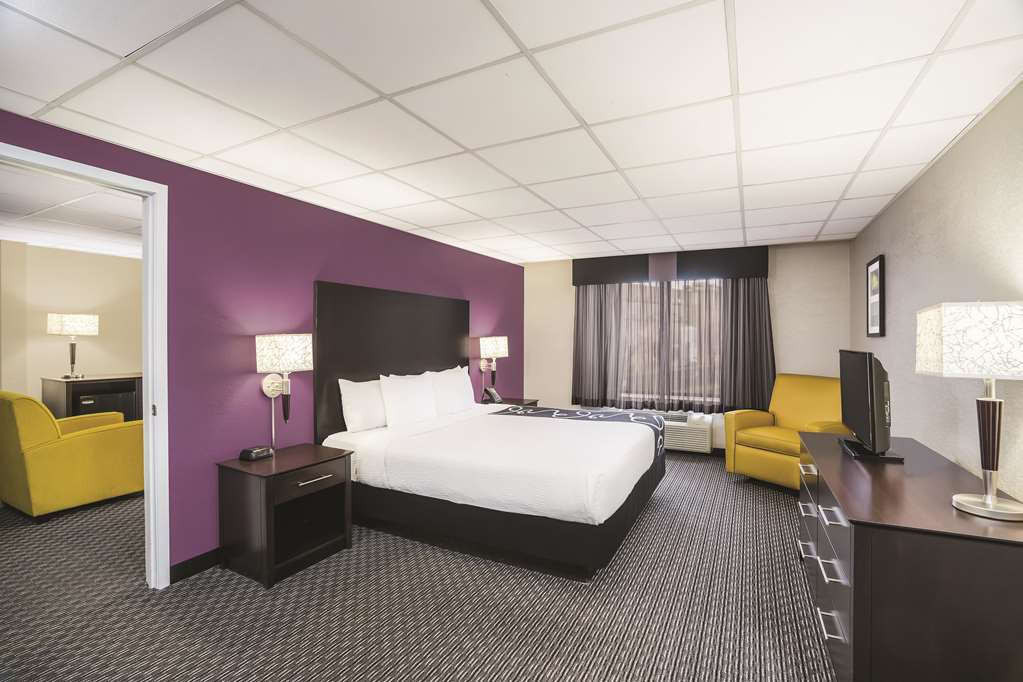 La Quinta Inn by Wyndham Fresno Yosemite - photo 44