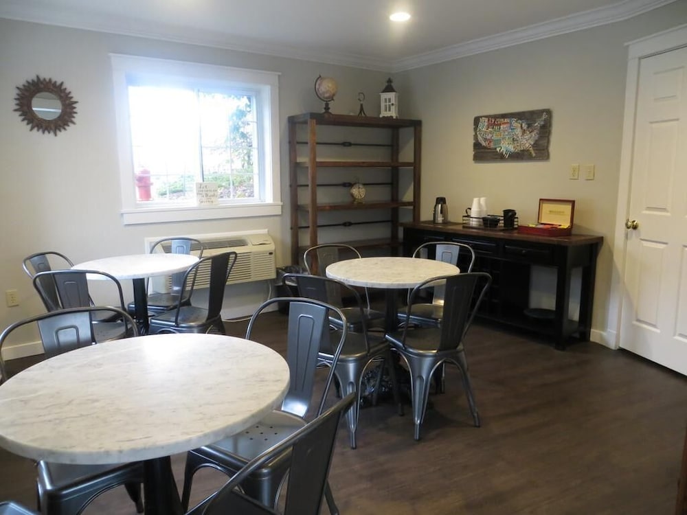 Brio Beach Inn - photo 4