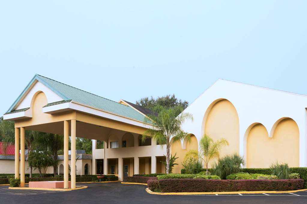 Days Inn by Wyndham Crystal River - photo 2