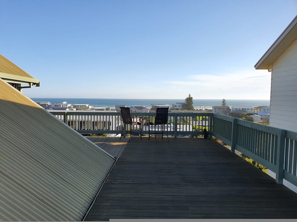 Hero Views At Middleton Wifi Beach — Middleton — photo 4