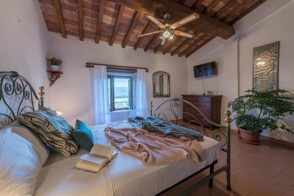 Fawlty Towers Guest House — Todi