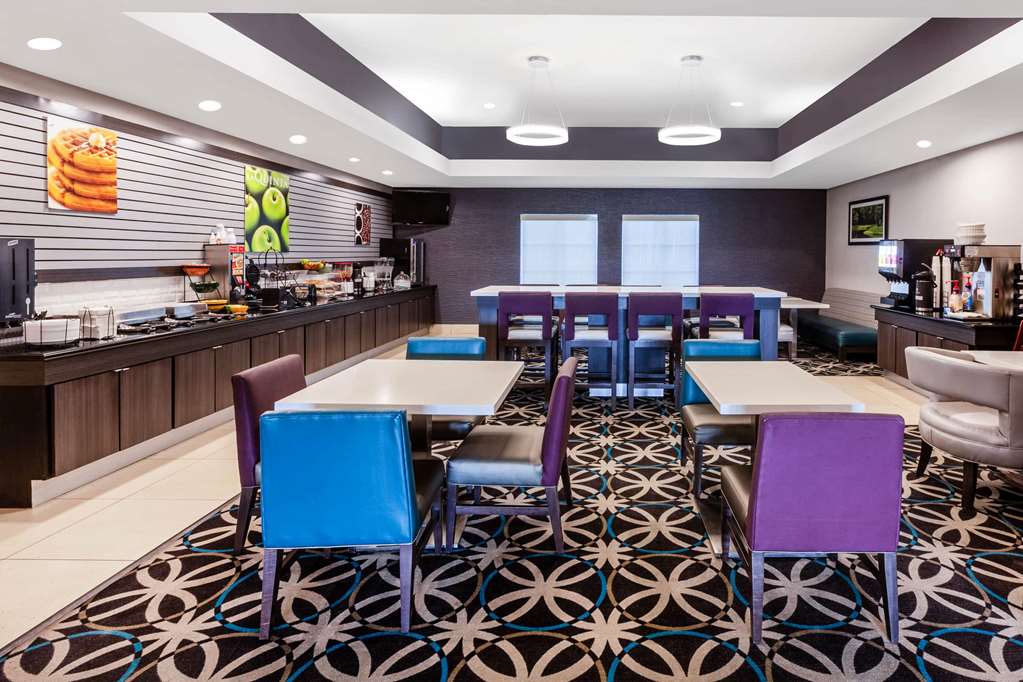 La Quinta Inn & Suites by Wyndham Lumberton - photo 44