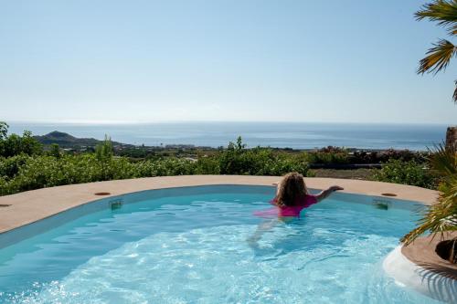 Dammuso Tramonto piscina privata in Pantelleria, Italy