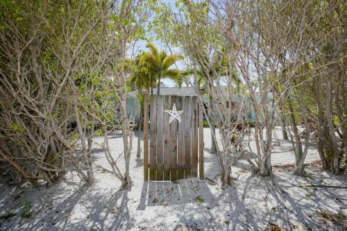 Beach Side Babe — Sarasota — photo 4