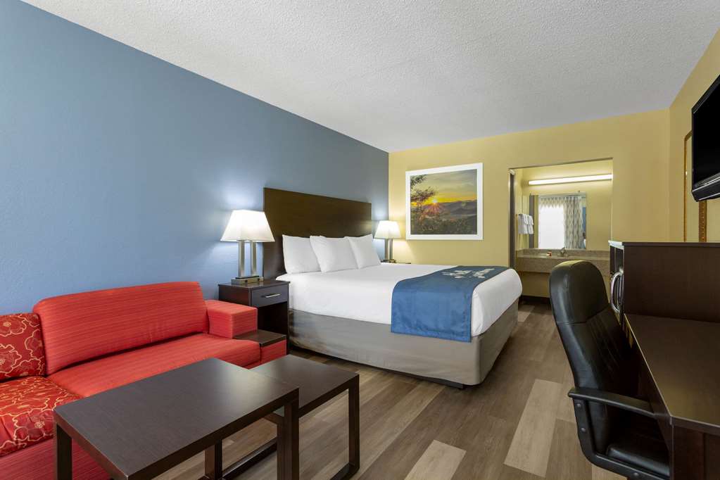 Days Inn by Wyndham Greensboro Airport - photo 22