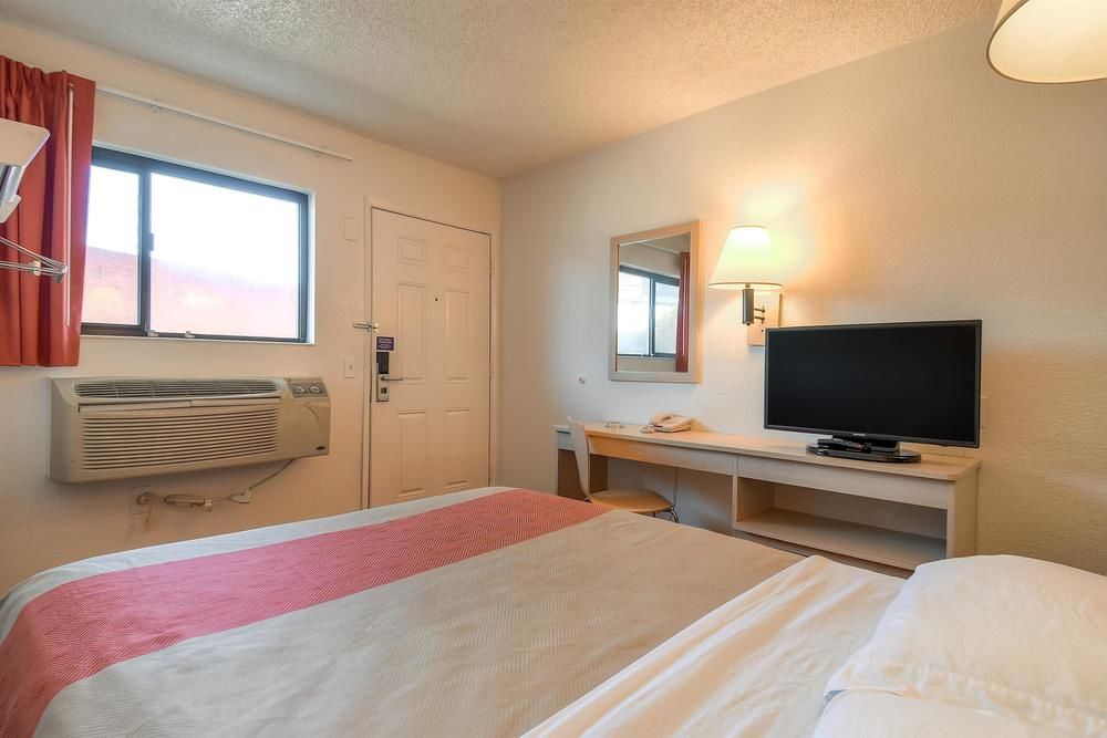 Motel 6 Los Angeles Harbor City - photo 20