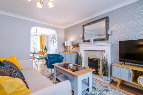 Beach Retreat with Hot Tub Sleeps 8 — 4-Star Luxury Hotel in Prestatyn, United Kingdom