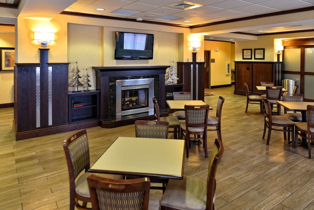 Hampton Inn Geneseo - photo 2