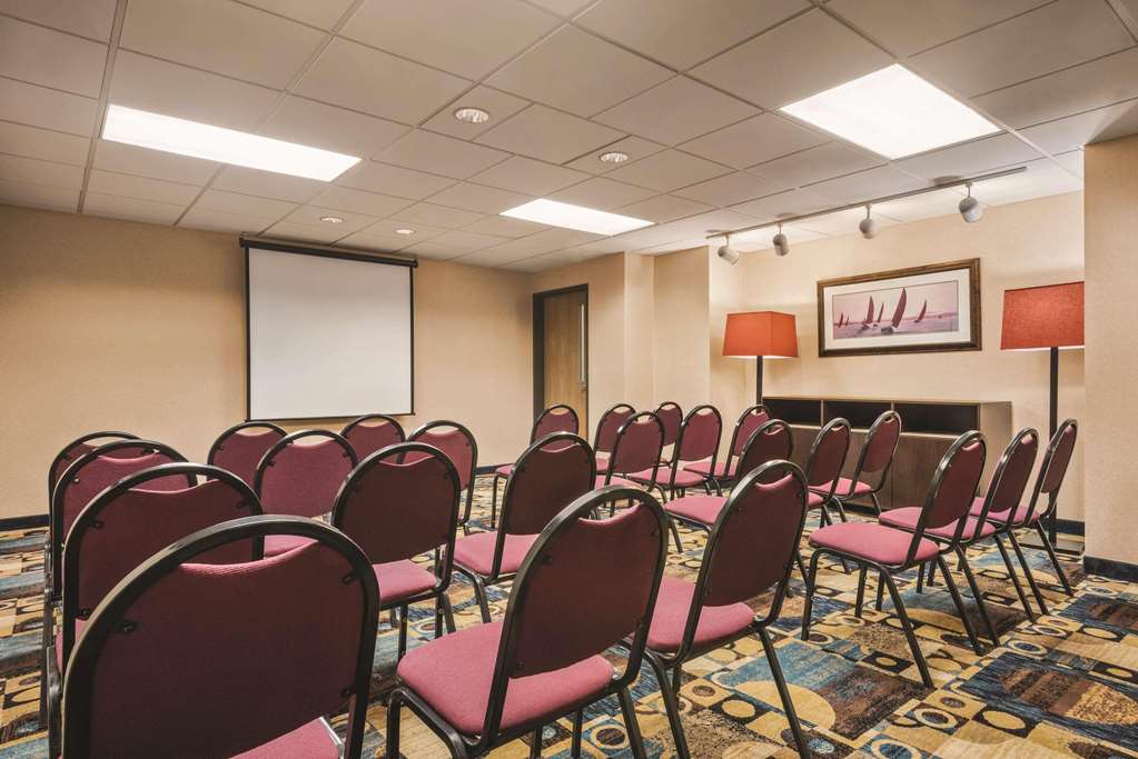 Country Inn & Suites by Radisson Mt. Pleasant Racine West WI - photo 23