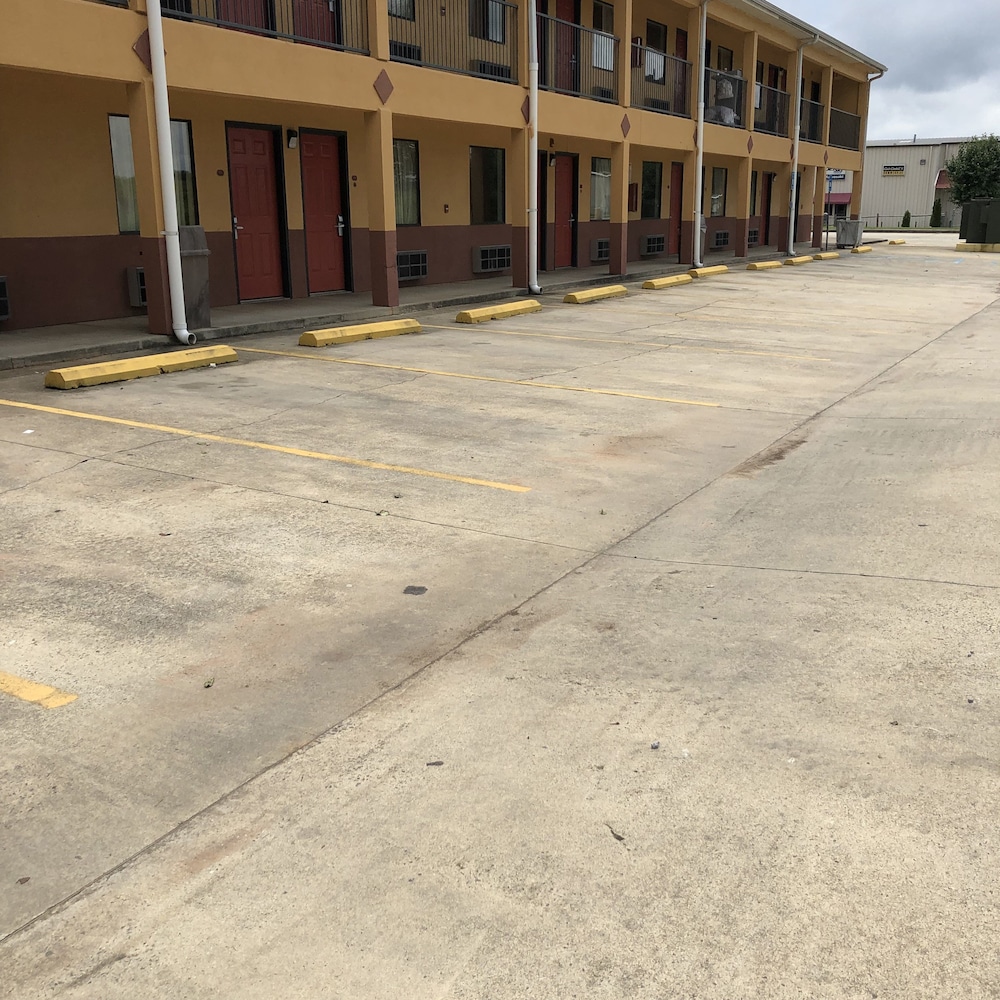Clairmont Inn - photo 25