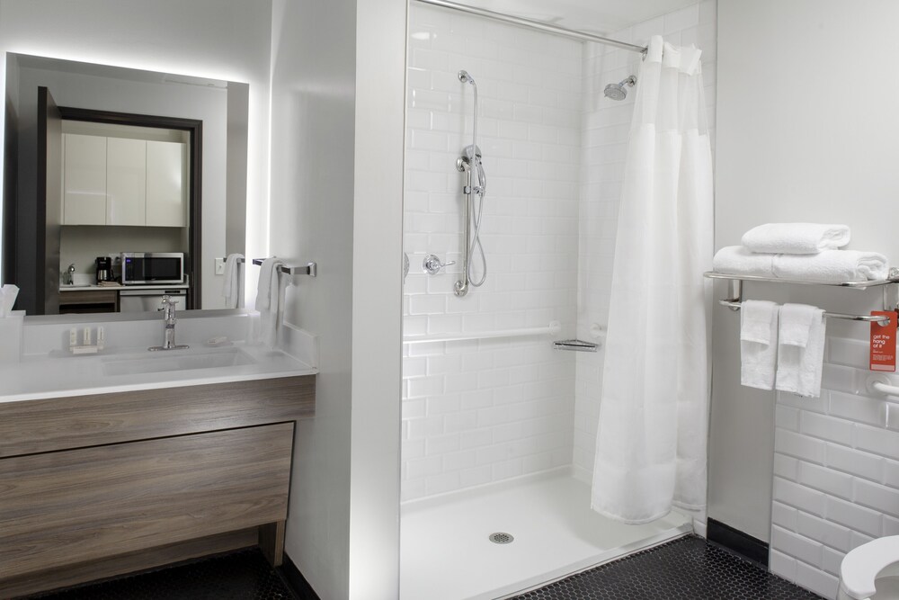 Fairfield Inn & Suites by Marriott Dallas Downtown - photo 9
