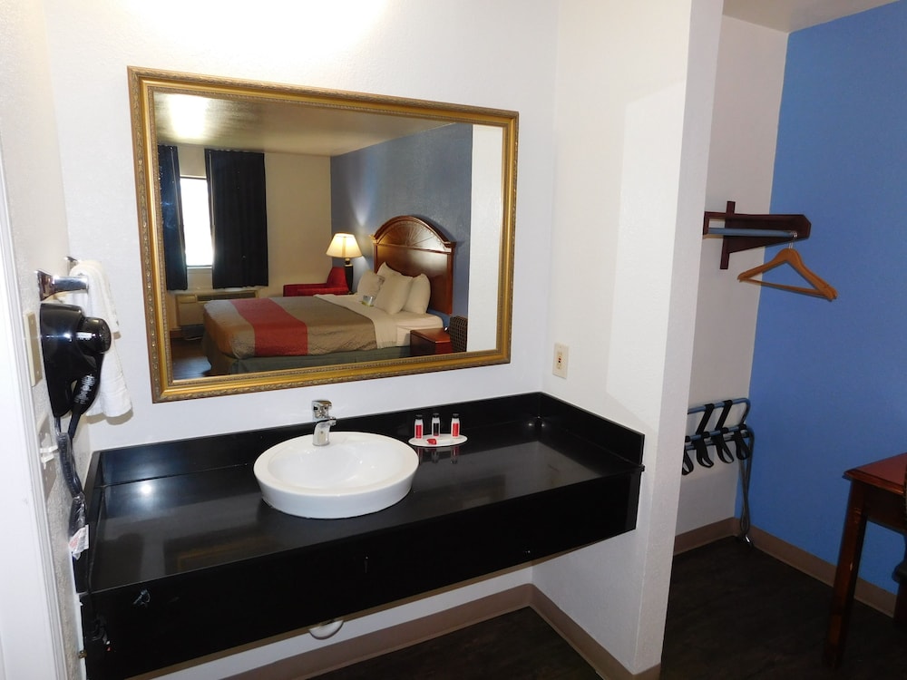 Days Inn By Wyndham Oklahoma City Nw Expressway - photo 37