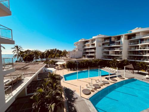 Hervey Bay 50 meters from the beach 2BR 2BA Apartment in Resort on the Esplanade with 2 Pools Spa Gym and Parking — hotel in Hervey Bay
