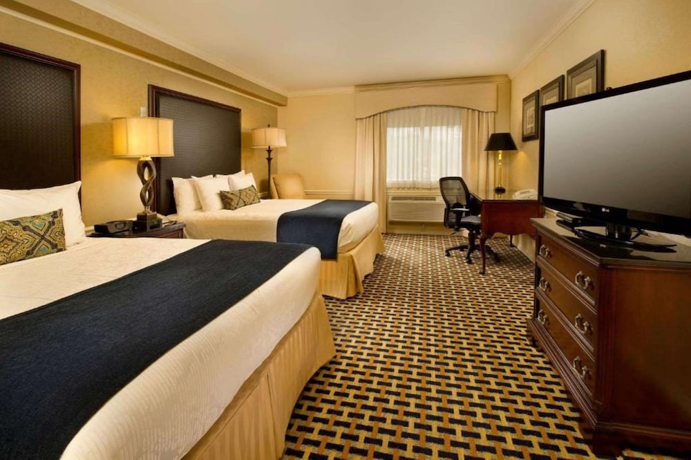 Best Western Plus Puyallup Hotel - photo 16