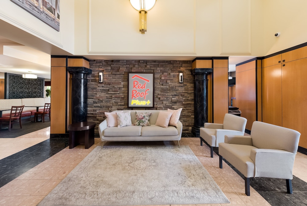 Red Roof Inn PLUS Columbus Downtown Convention Center - photo 4