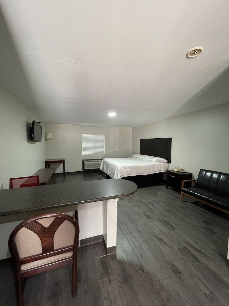 High Falls Inn and Suites - photo 6