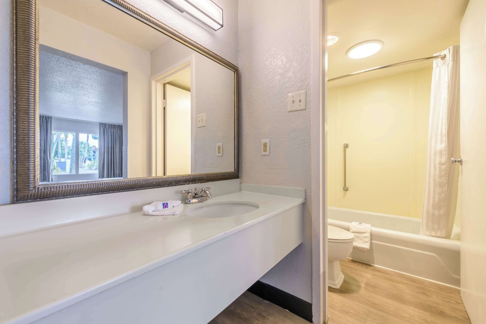 Motel 6 Spring Hill FL Weeki Wachee - photo 19