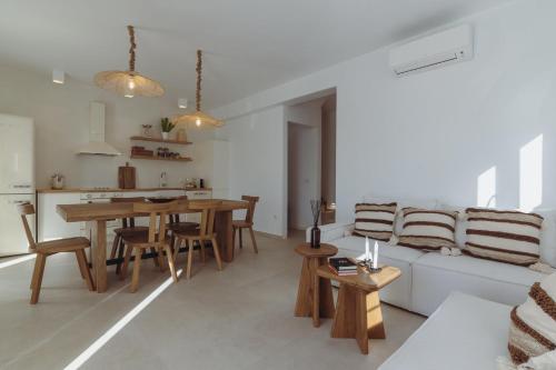 Villa Chora with Swimming Pool — 4-Star Luxury Hotel in Antiparos, Greece