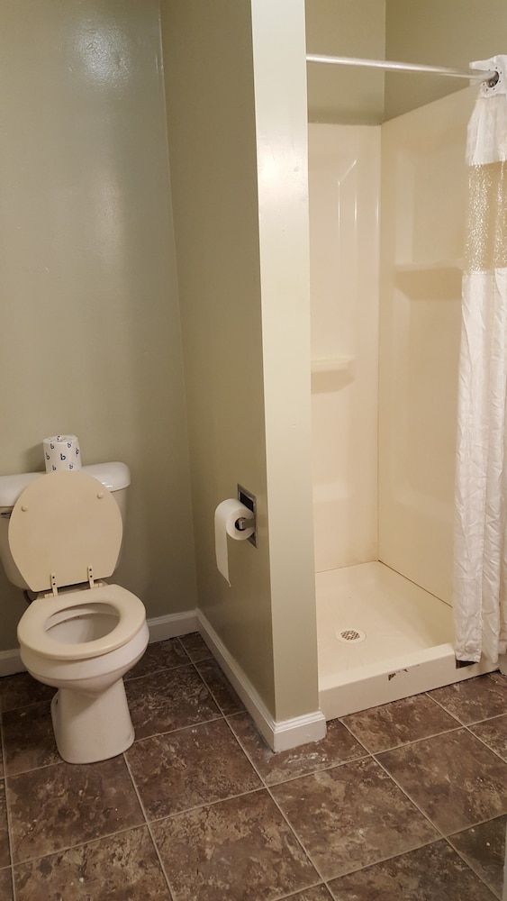 Colonial West Motel - photo 11