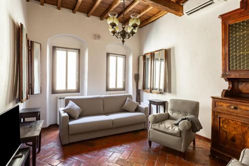 GuestHost Archi di San Frediano Lovely Apartment — 4-Star Luxury Hotel in Florence, Italy