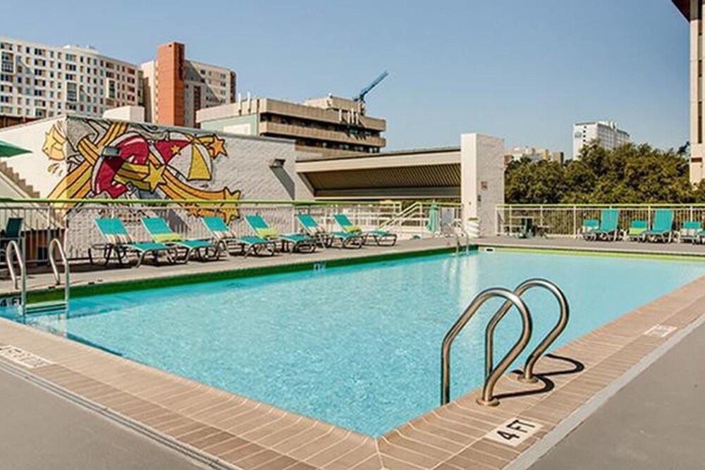 UT Social Retreat Pool Gym - photo 10