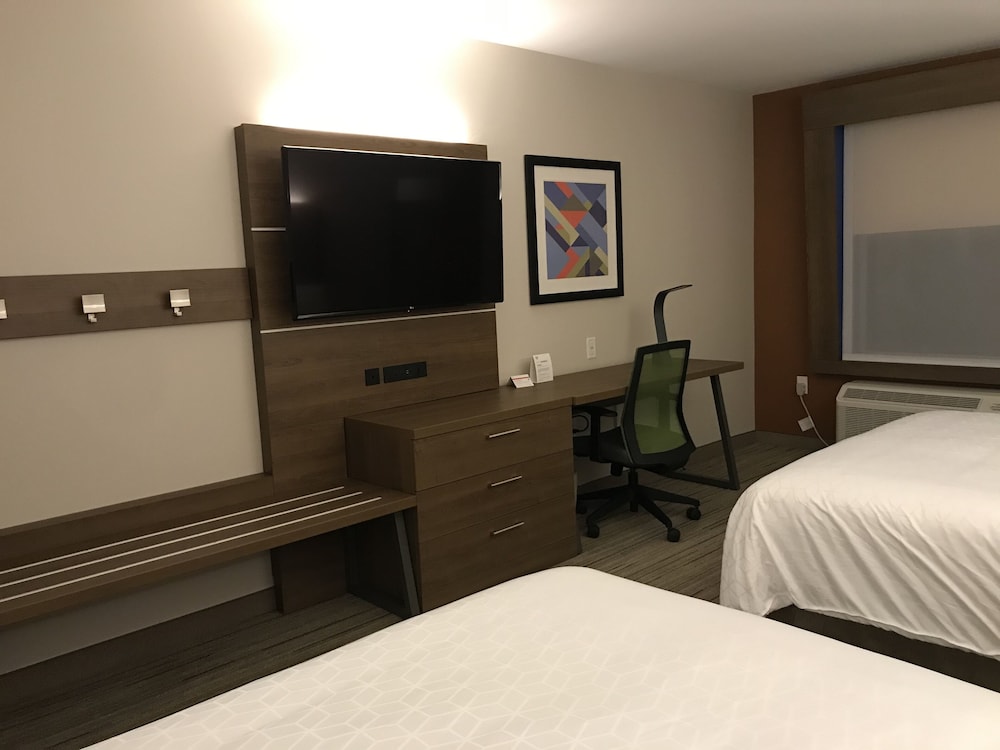 Holiday Inn Express & Suites Phoenix Airport North by IHG - photo 33
