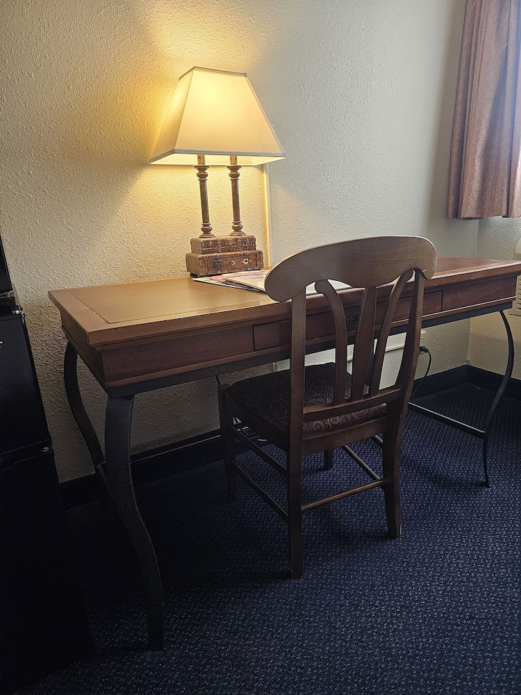 Broadway Inn Conference Center - photo 24
