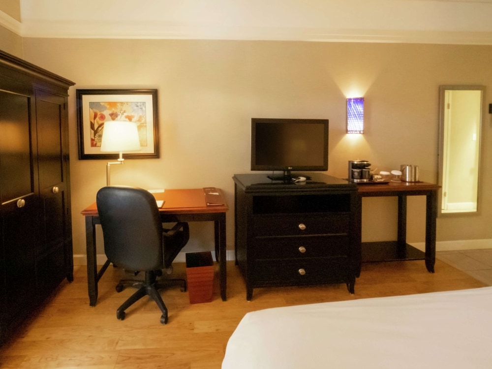 DoubleTree by Hilton Hotel Buffalo Amherst - photo 18