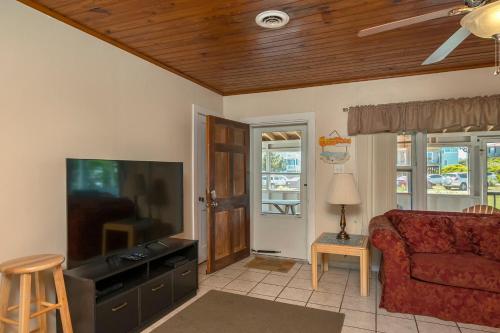 Papas Place by Oak Island Accommodations - photo 35