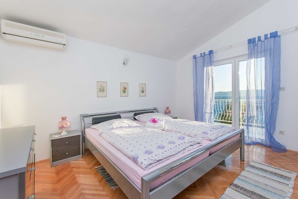 Apartments Ana Maria — 4-Star Luxury Hotel in Omis, Croatia