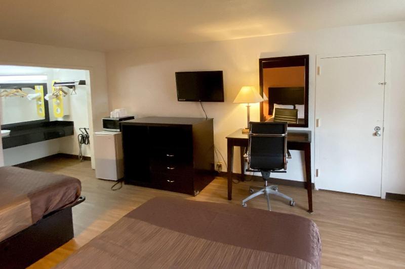 Landmark Hotel - photo 14