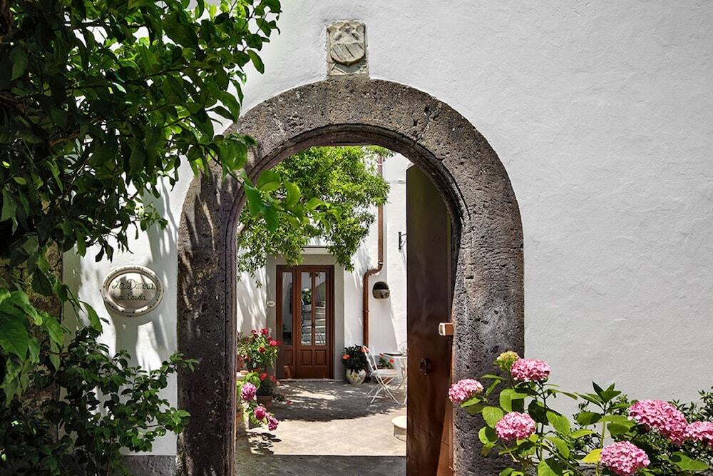 La Dimora 3: Comfort Garden and Pool in Sant'agata Sui Due Golfi, Italy