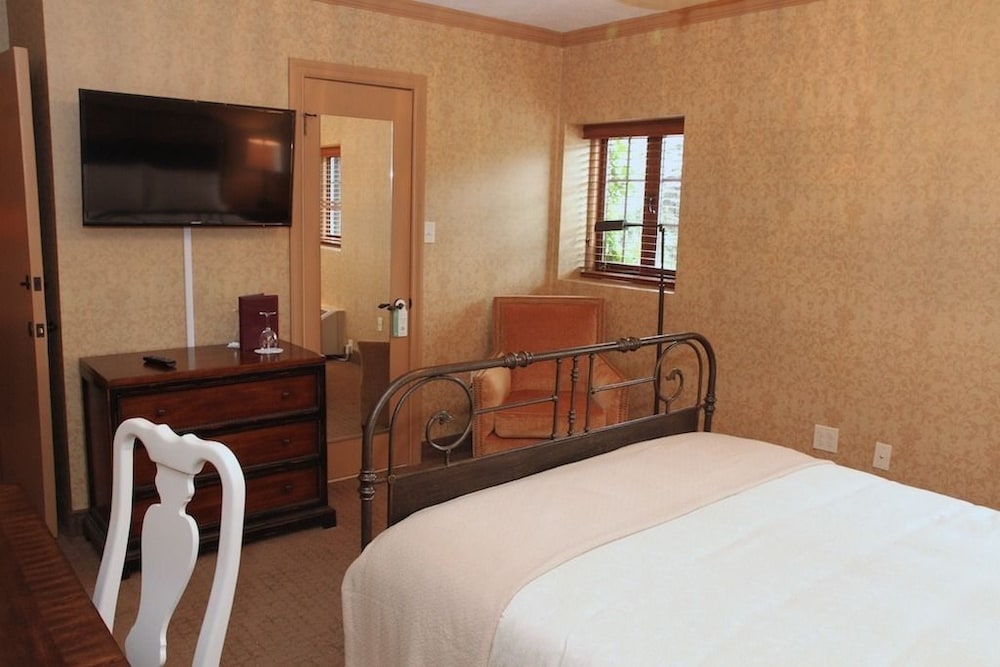 The Beaumont Inn - photo 14