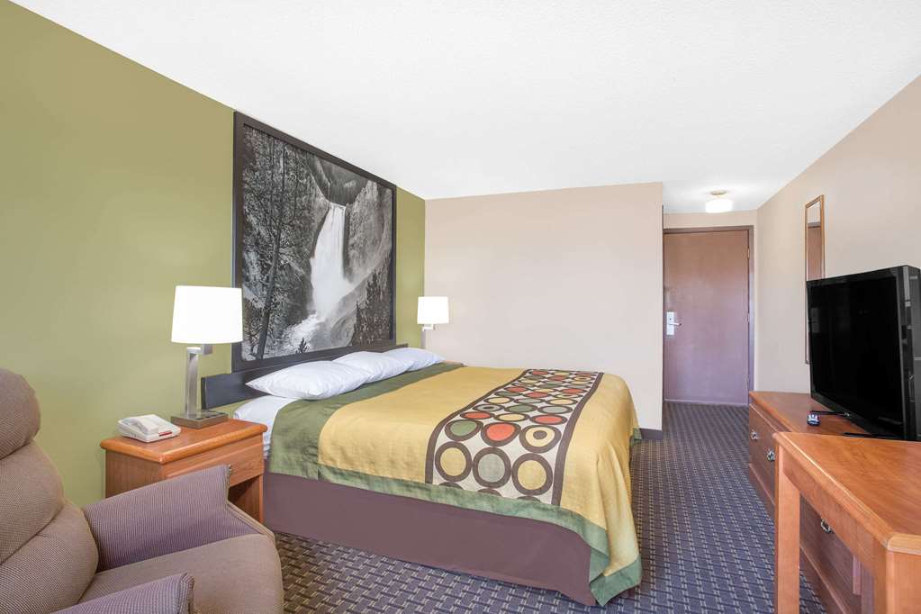 Super 8 by Wyndham Riverton - photo 13