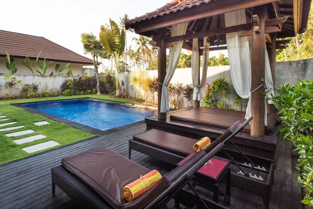 Puri Saron Hotel Baruna Beach Cottages — Singaraja — photo 3