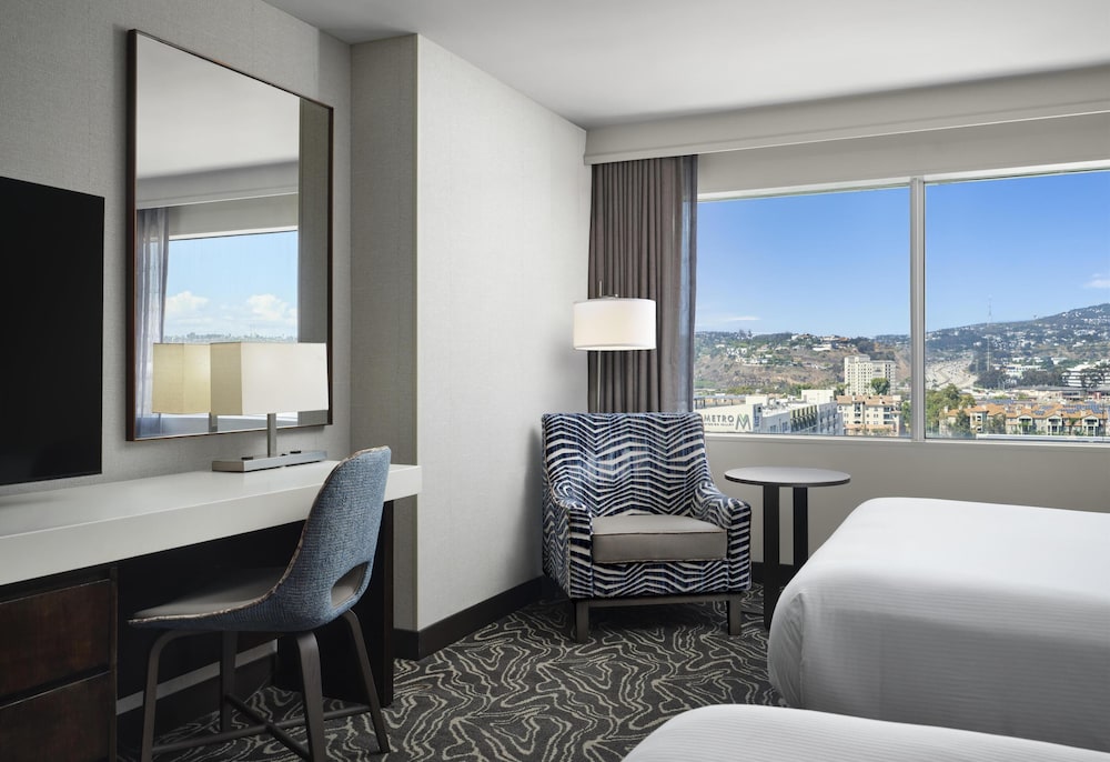 Hilton San Diego Mission Valley - photo 12