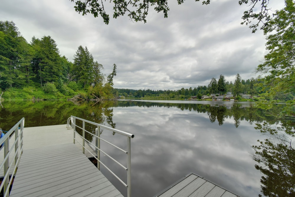 The Swedish Fish Getaway on Lake Saint Clair — hotel in Olympia