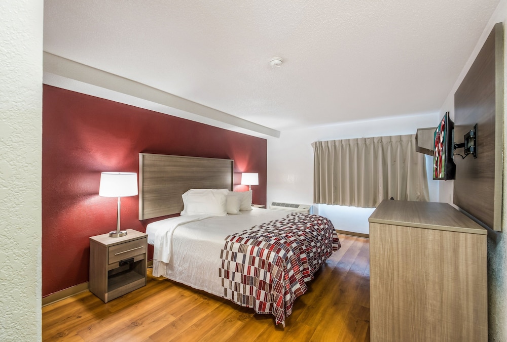 Red Roof Inn Rochester Airport - photo 5