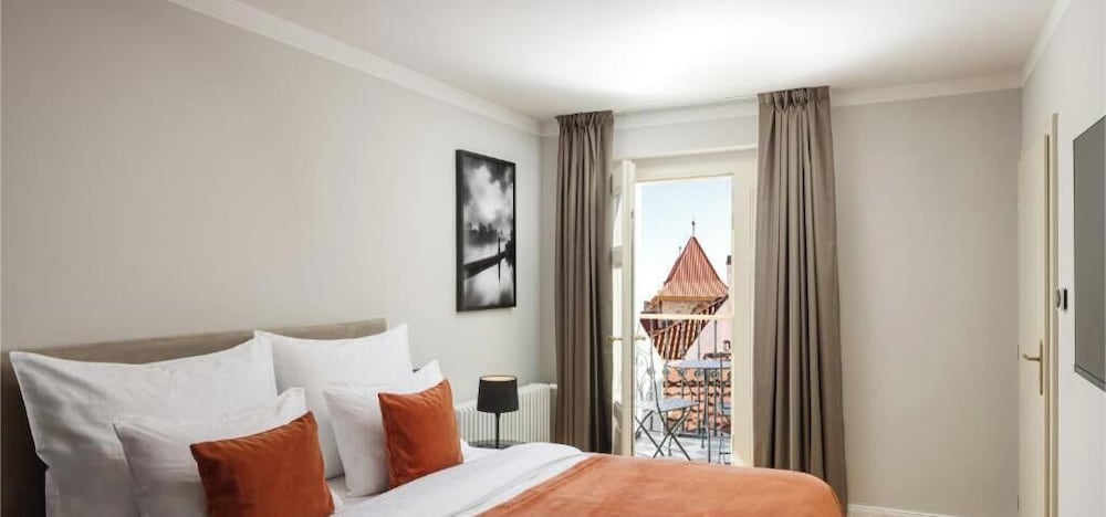The Bridge Residence by Little King — 4-Star Luxury Hotel in Prague, Czech Republic