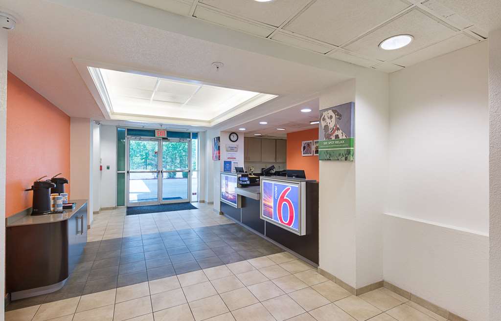 Motel 6 Columbia SC Fort Jackson Area — hotel in Columbia